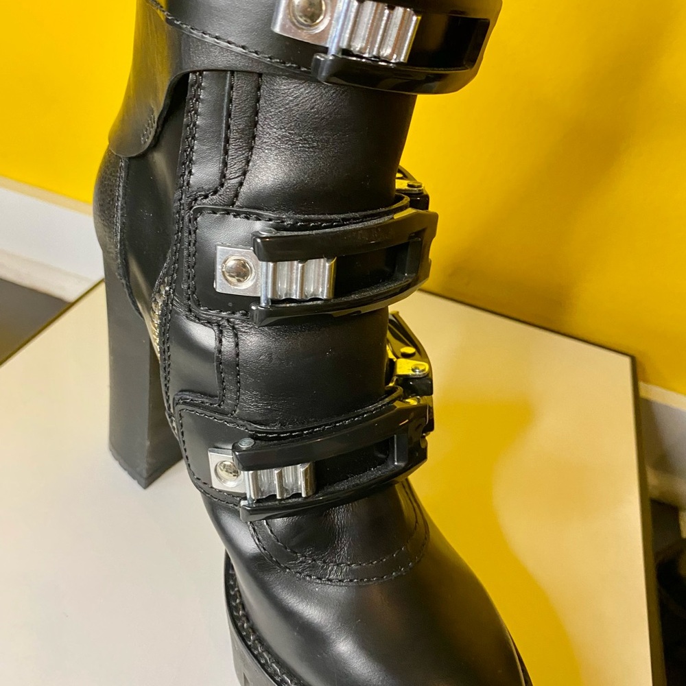 DSQUARED2 Abrasivato Nero Ankle Boots with receipt + packaging 🗃️ LIKE NEW 🗃️ - Picture 12 of 14
